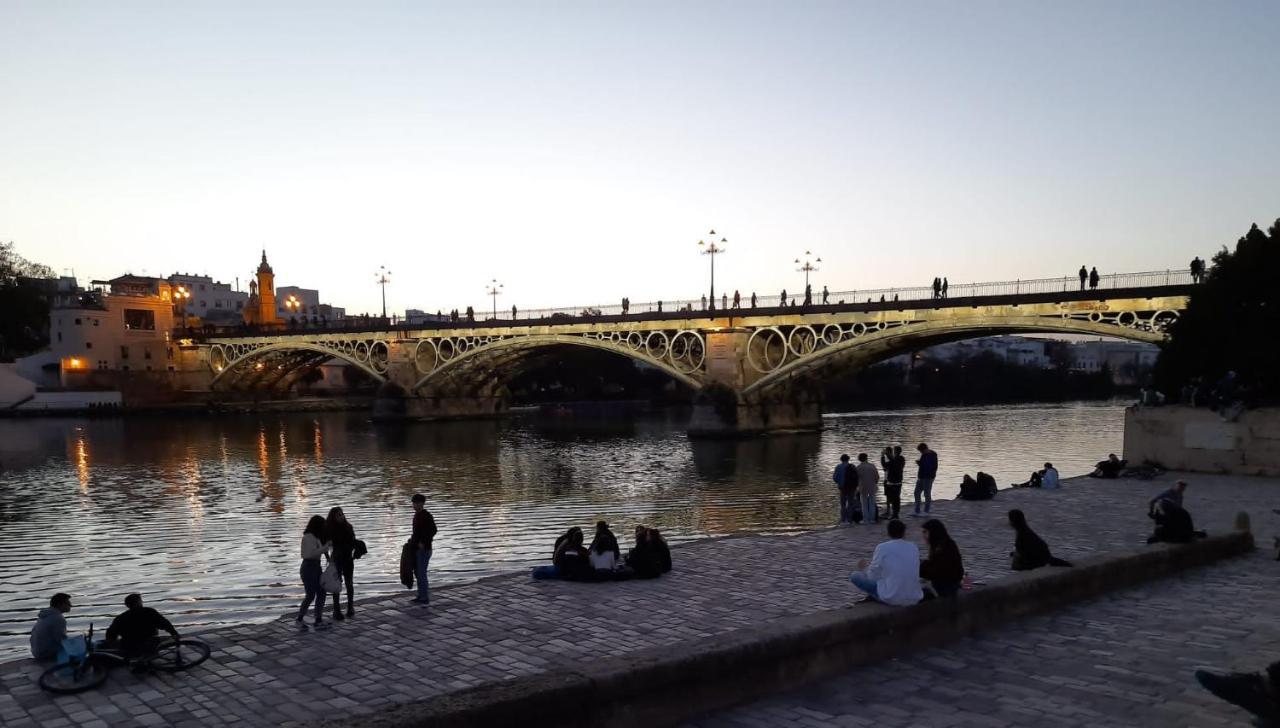 El Reloj Del Viajero Apartment Seville Luaran gambar